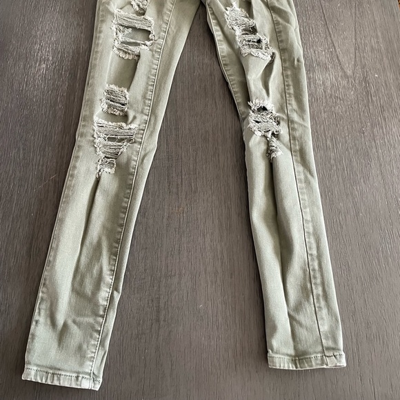 Pre distressed skinny jeans - Picture 2 of 6